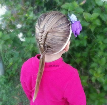 孩子绑头发(9岁儿童扎头发大全)