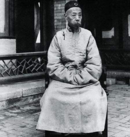 末代摄政王, 参加学生家长会, 校长率1000人跪迎, 喊大清万岁|载沣