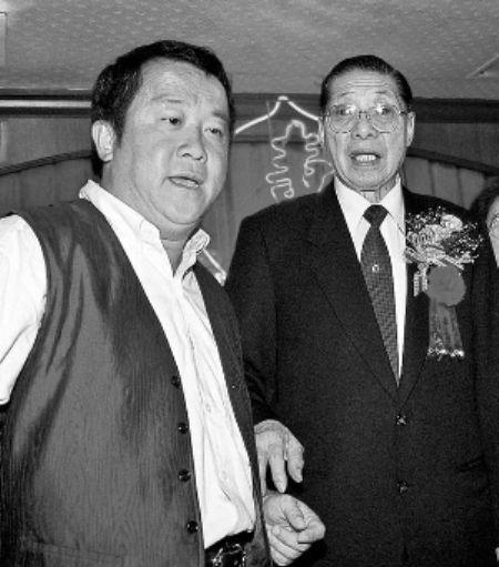 1976年,吕乐和曾启荣先后被通缉,只好远避台湾.