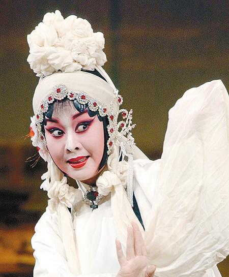 李淑芳藝名小若蘭,國家一級演員,代表作《河灣洗衣》,《數羅漢》等.