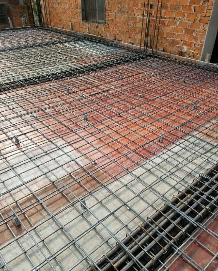 不敢打桩,憋屈的狂砸12万钢筋做满堂红|邻居|地基|钢筋_新浪网