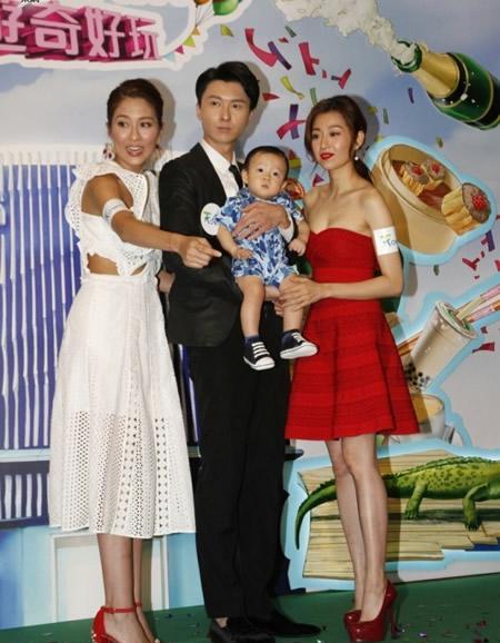 王浩信和陈自瑶出席活动秀恩爱粉碎分居传闻