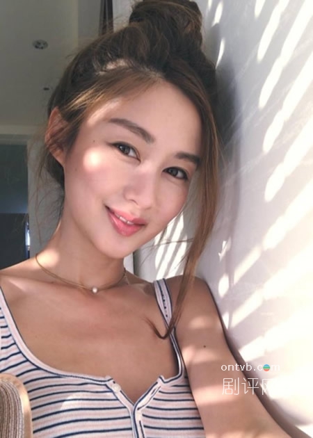 岑丽香马尔代夫穿小背心冧粉丝