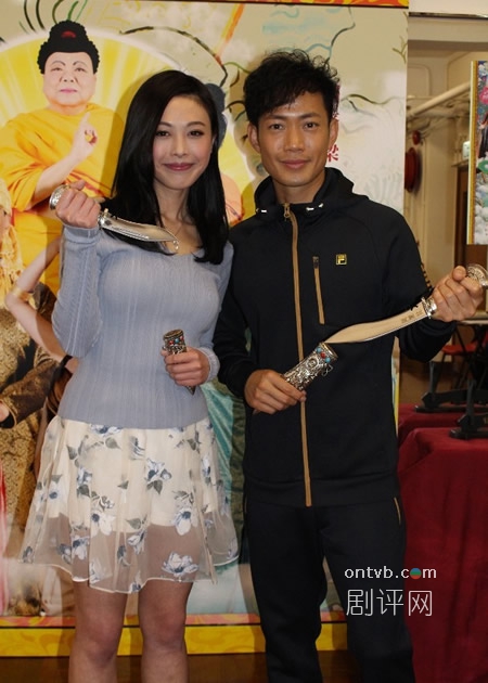 敖嘉年操肌晒黑备战舞台剧