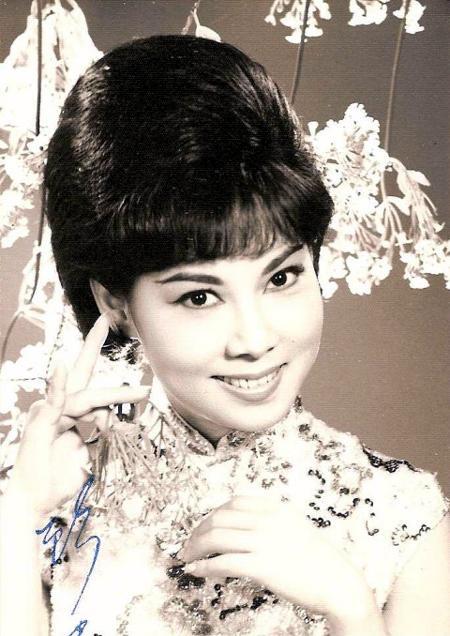 顾媚,从流行歌手蜕变成山水画画家的了不起的女画家