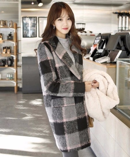 格子外套如何搭配显气质 冬季格子大衣搭配文艺范十足