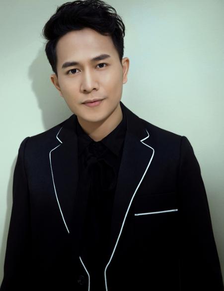 娱乐圈又一隐形富豪结婚了,90后都听过他的歌,你们猜他是谁?