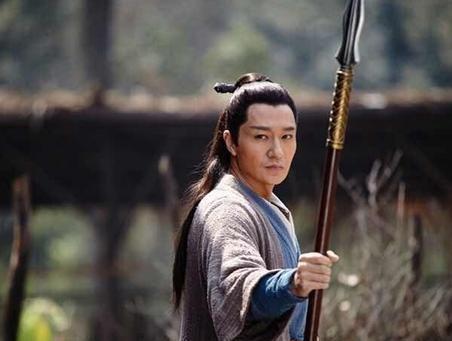 七十二路杨家枪法堪堪使完,杨铁心不禁焦躁,倒提铁枪,回身便走,那道人