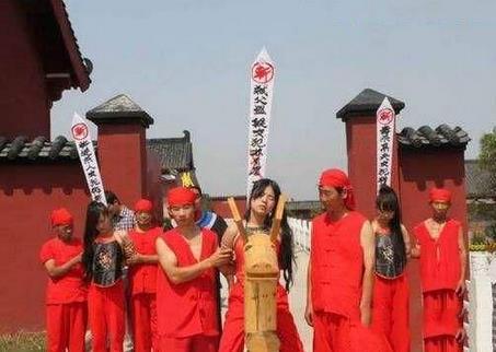 廖观音被下令斩首,斩首前她被剥光衣服游街(清朝死刑均要去衣裸刑)