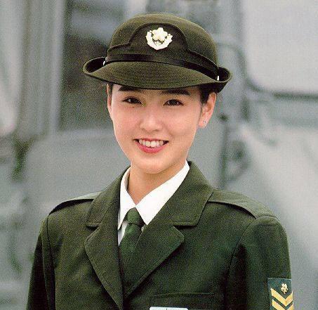 日本自衛隊最漂亮女兵集結完畢!請首長檢閱,美國也大兵出鏡