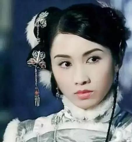 《金枝欲孽》的走红,可以说是理所当然的,立体的人物形象,和环环相扣