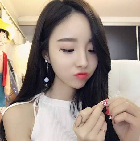 粉丝赤身穿钱衣示爱女主播姜允儿,网友:麻烦出门带上脑子_新浪看点