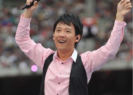 他曾红遍大江南北,童颜不输林志颖,因拍戏欠巨债,如今鲜为人知