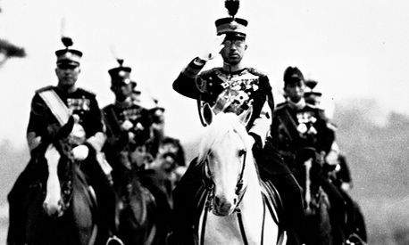 为什么二战后裕仁天皇没有作为战犯被绞死?可恨!