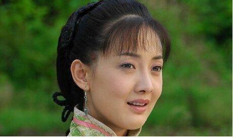 她被称为小品女王,出道25年无人敢惹,只因老公背景太强大!