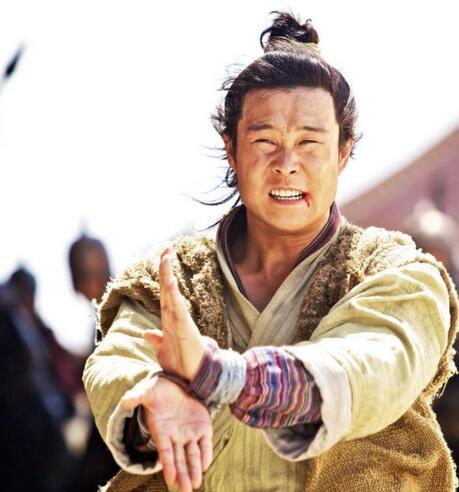 剑魔独孤求败扮演者,黄日华帅气,小沈阳离谱,最美的她成为经典