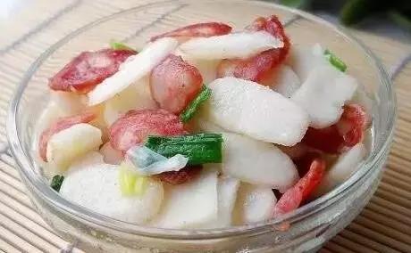 水煮荸荠做法 水煮荸荠的做法是非常方便的,首先要把荸荠清洗干净