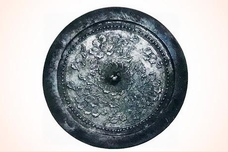 古代磨镜:为铜镜上光,与制镜开光处理镜面是两回事|铜镜|上光|镜业|两回事|镜面_新浪新闻