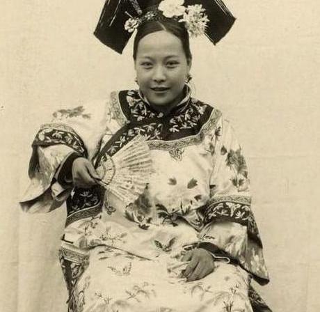 清末民初格格妃嫔们的真实照片(历史旧照)!