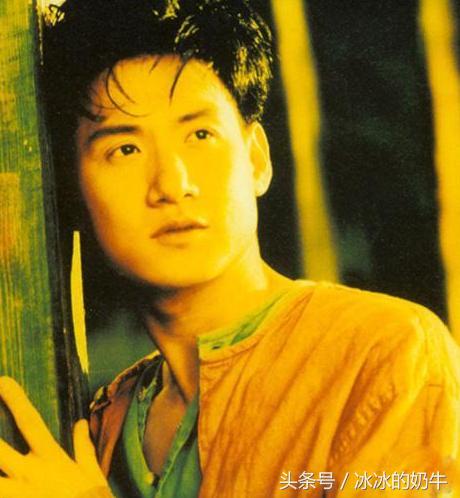 张学友全家照,歌神低谷时也很惨,老婆撞脸王祖