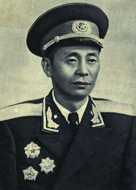 解放军进疆,10万大军吃粮成了问题,这位将军只用一招便轻松解决|新疆