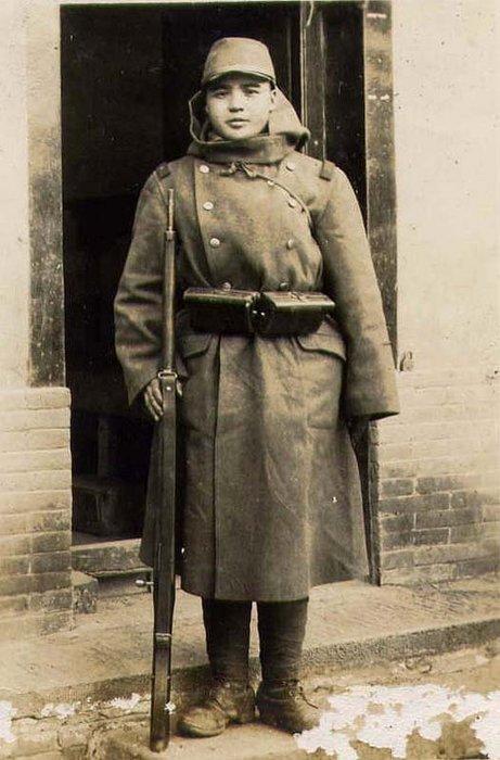 端着三八大盖的年轻恶魔:你没见过的日军单兵照