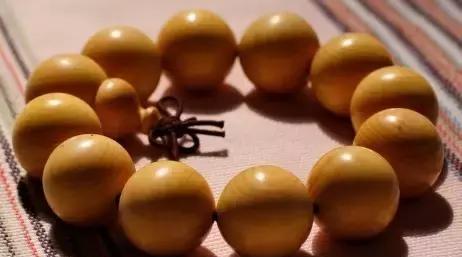 如何鉴别黄杨木了解了黄杨木的一些特点之后,我们应该如何正确的鉴定