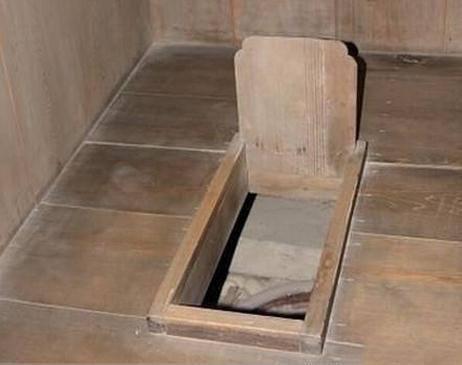 古代各朝厕所设计各不相同:秦朝最危险,唐朝最人性,清朝要收费