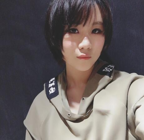 窦唯15岁小女儿窦佳嫄生活照