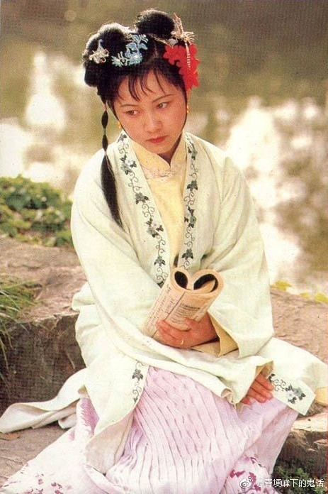 这应该是四春中最美的一个,只不过衣服有些丫鬟式贾探春,没有东方闻樱