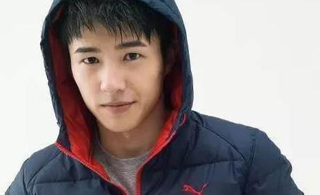 因为唐人街系列而大红的刘昊然,在出道前,其实还是非常萌的.