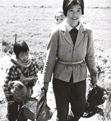80年代农村老照片:看完后七尺男儿都哭成"泪人"!