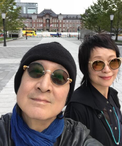 55岁叶童和64岁老公亲密合影照两人已恩爱走过30年