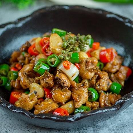 色香味俱全的风味小炒鸡,下饭佐酒好菜,学会了全家人都有口福咯