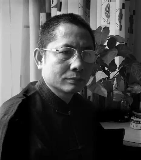 著有《和孩子一起涂鸦》等畅销作品儿童绘画教育专家李钊今天,我们一