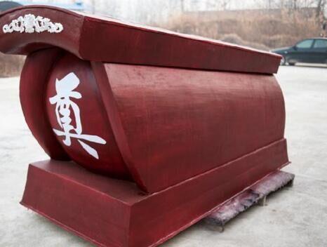 故事:老人深山救一狼崽,重病时儿女未来看,狼报恩守护