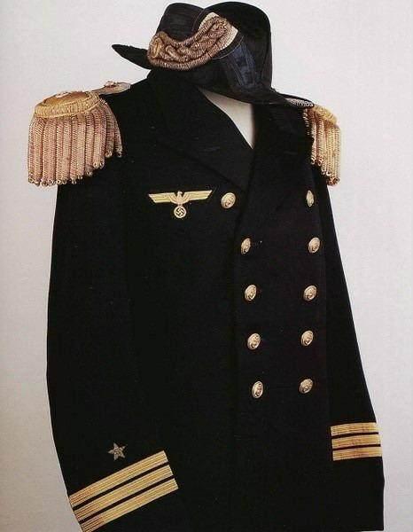 而是有其历史传承的,是继承自普鲁士的军装传统的