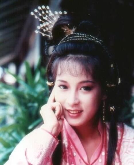 "最美赵敏",在浴室遭父亲暴打与侮辱,死后3天长出尸斑!