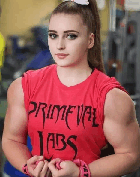 当年轻松熊抱孙悦的芭比娃娃肌肉要练爆了