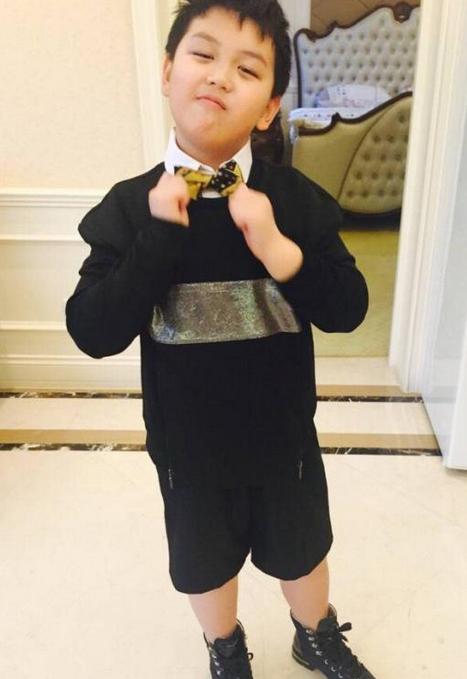 综艺时用各类霸道之举震碎了乡下孩子的三观,除去用无敌嘴炮萌翻众人