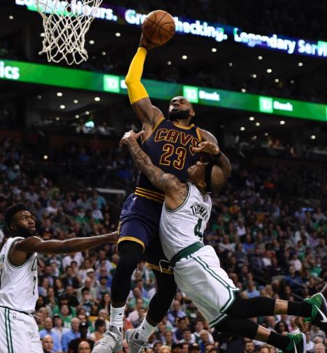 小托马斯湖人首秀22分不足为喜, 詹姆斯有口难言