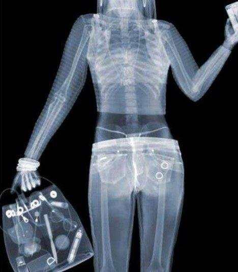 怎么样,看到这图是不是吓一跳,我们穿着衣服居然可以看的这么清楚