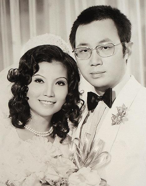 看许冠文的片能笑中带泪却又蕴藏哲理,是后来周星驰所不能及的.