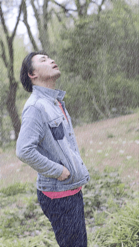 大神回复:雨水拍打着你英俊的脸庞求大神p一场大雨,让我在雨中忘却