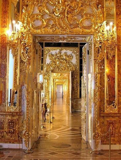 此国王建造一琥珀屋战乱时神秘失踪后人寻找它都离奇死亡