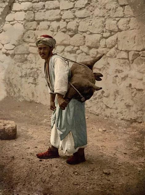 这些照片的拍摄地点是在一个叫黎凡特的地方,黎凡特是历史上一个史种