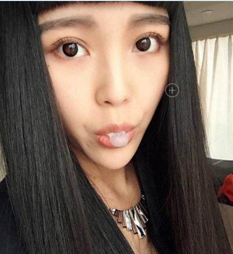 32岁开始演戏,被黄渤捧红,离婚后娶小18岁娇妻,如今生活幸福