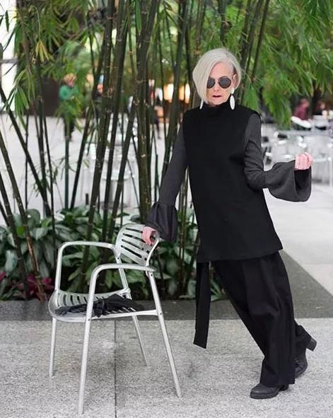 花白头发成为进入时尚圈的名片, 别人家的奶奶玩转模特圈