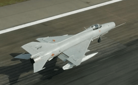 中国这款老式战机:现如今还在服役,改造超越原