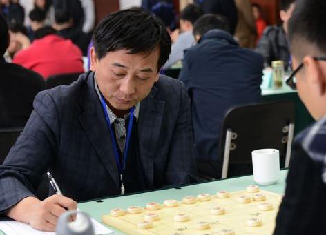 象棋开局陷阱之中炮对左三步虎,黑方左车骑河捉七兵